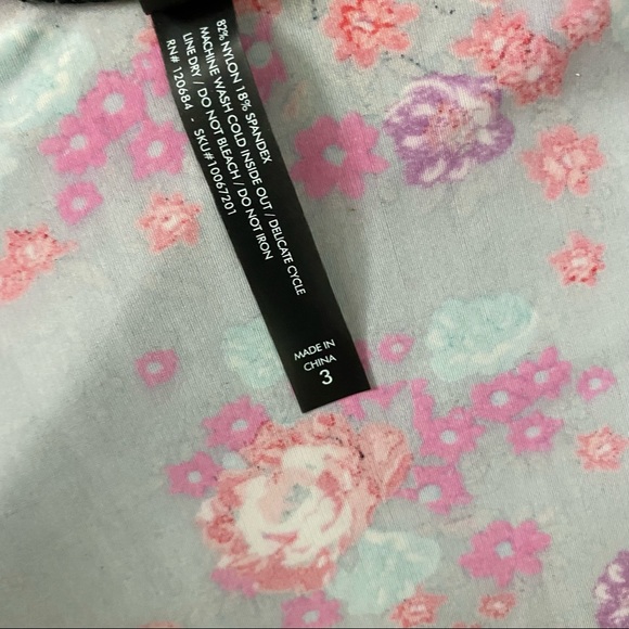 Torrid Tankini Swim Top LIKE NEW Adjustable Front Slimming Size 3 - Picture 9 of 9